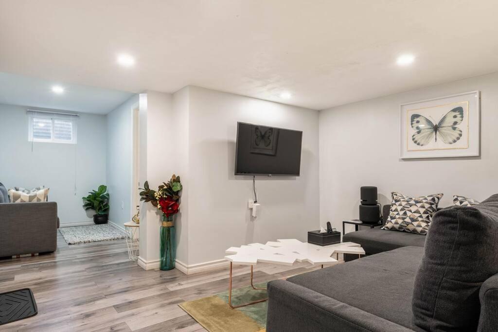 Cozy Nest Basement Unit Apartman Hamilton Kültér fotó
