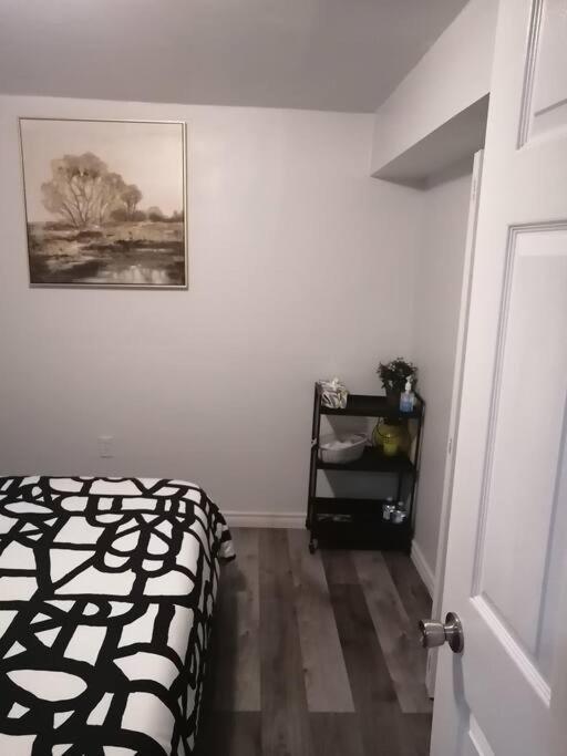 Cozy Nest Basement Unit Apartman Hamilton Kültér fotó