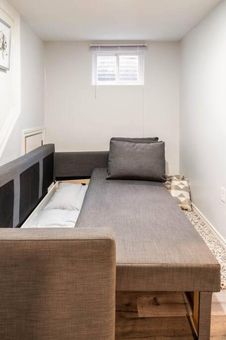 Cozy Nest Basement Unit Apartman Hamilton Kültér fotó