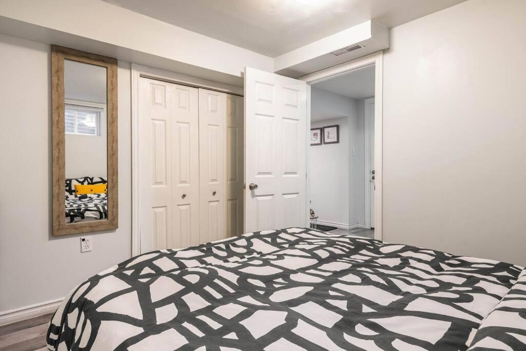 Cozy Nest Basement Unit Apartman Hamilton Kültér fotó