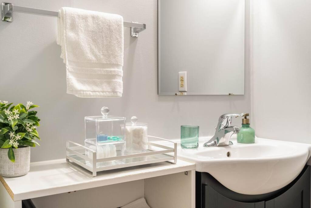 Cozy Nest Basement Unit Apartman Hamilton Kültér fotó